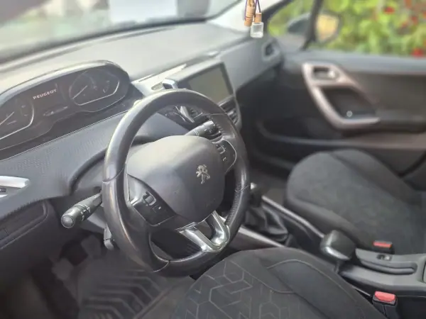 Peugeot 2008 2015 — foto 3 de 5
