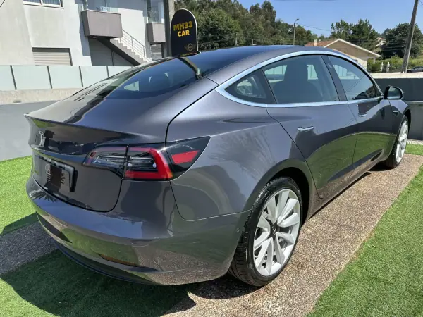 Tesla Model 3 2019 - 21900 EUR, 86000 km - AUTO.MOTO.pt - 86000km - foto 10 de 64