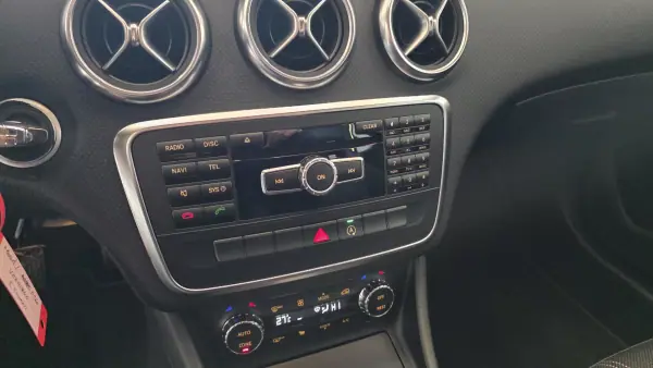 Mercedes-Benz A 160 2015 - 12900 EUR, 208637 km - AUTO.MOTO.pt - 208637km - foto 40 de 53