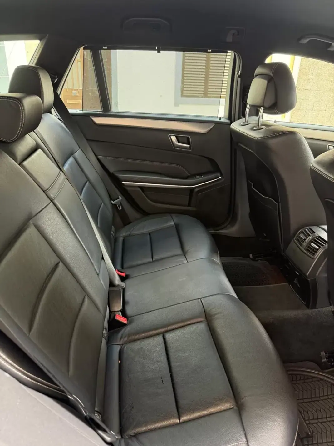 Mercedes-Benz E 250 2016 - 23000 EUR, 192000 km - AUTO.MOTO.pt - 192000km - foto 11 de 15