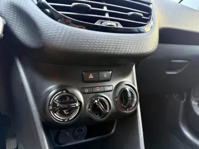 Peugeot 208 2017 - 9950 EUR, 71000 km - AUTO.MOTO.pt - 71000km - foto 22 de 24