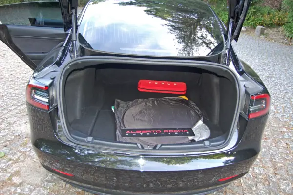 Tesla Model 3 2020 - 22750 EUR, 81000 km - AUTO.MOTO.pt - 81000km - foto 14 de 15
