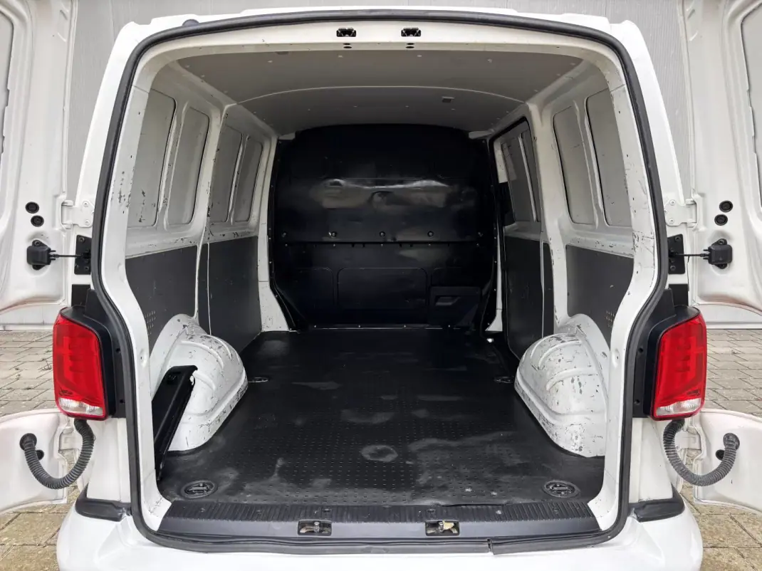 VW TRANSPORTER 2022 - 21750 EUR, 102000 km - 102000km - foto 33 de 34
