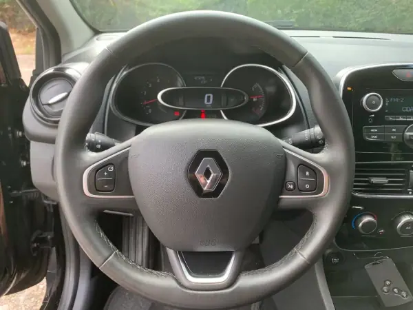 Renault Clio Sport Tourer 2019 - 13999 EUR, 127245 km - AUTO.MOTO.pt - 127245km - foto 7 de 53