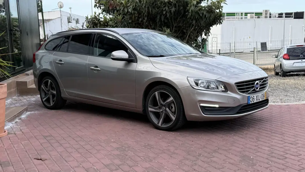 Volvo V60 2015 - 9990 EUR, 265000 km - 265000km - foto 12 de 25