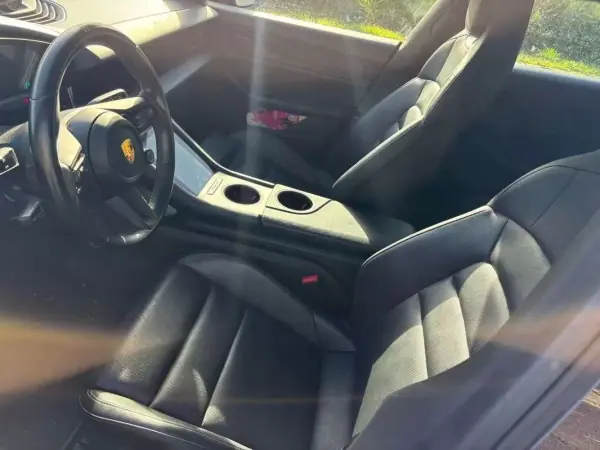Porsche Taycan 2021 - 53999 EUR, 119000 km - AUTO.MOTO.pt - 119000km - foto 6 de 11