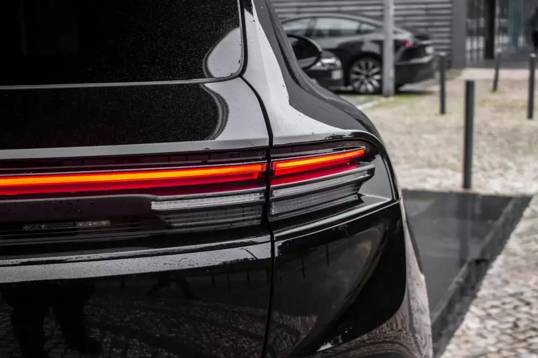 Porsche Macan 2025 - 83990 EUR, 15400 km - AUTO.MOTO.pt - 15400km - foto 11 de 49