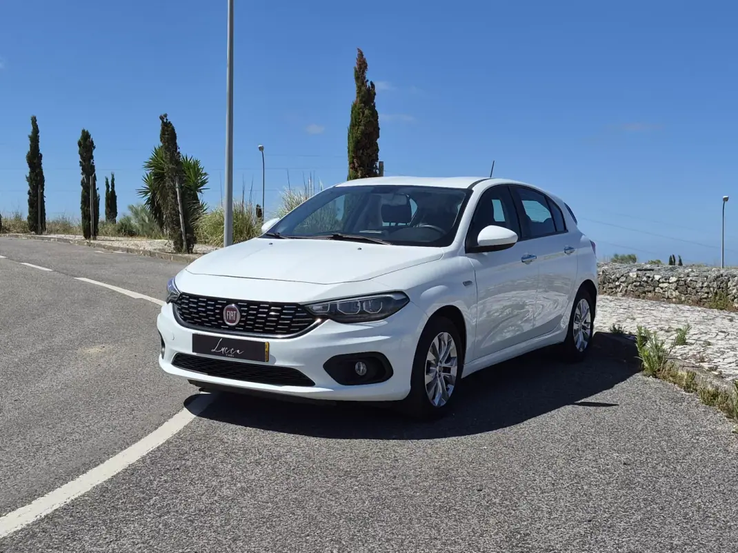 Fiat Tipo Station Wagon 2019 - 9990 EUR, 96572 km - AUTO.MOTO.pt - 96572km - foto 1 de 24