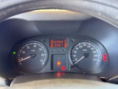 Renault Clio 2004 - 3250 EUR, 222926 km - AUTO.MOTO.pt - 222926km - foto 22 de 28
