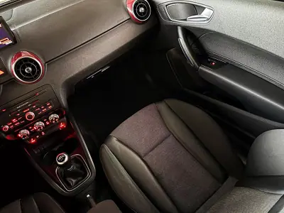 Audi A1 2011 - 9990 EUR, 218000 km - AUTO.MOTO.pt - 218000km - foto 30 de 34