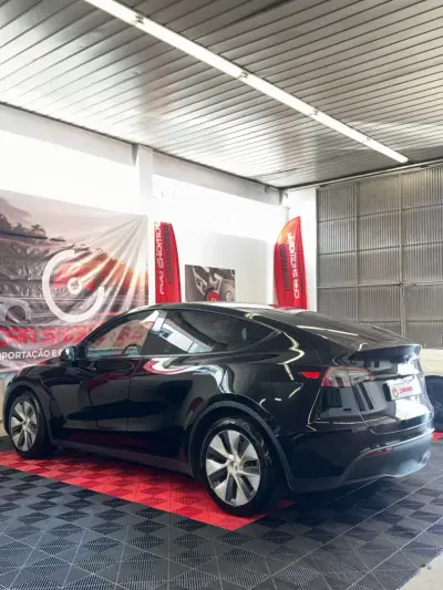 Tesla Model Y 2023 - 32900 EUR, 160000 km - 160000km - foto 4 de 9
