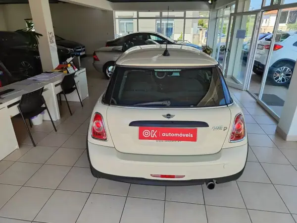 MINI One 2011 - 8250 EUR, 180000 km - AUTO.MOTO.pt - 180000km - foto 10 de 34