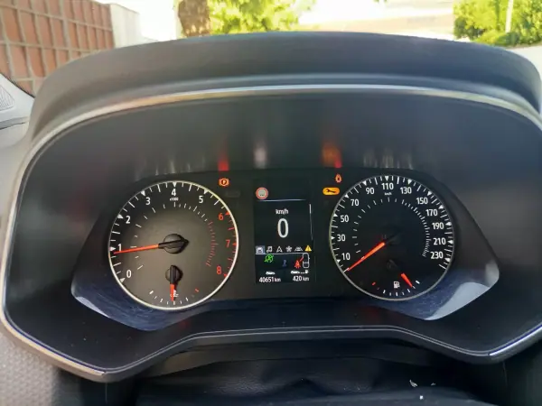 Renault Clio 2020 - 12990 EUR, 40700 km - 40700km - foto 15 de 17