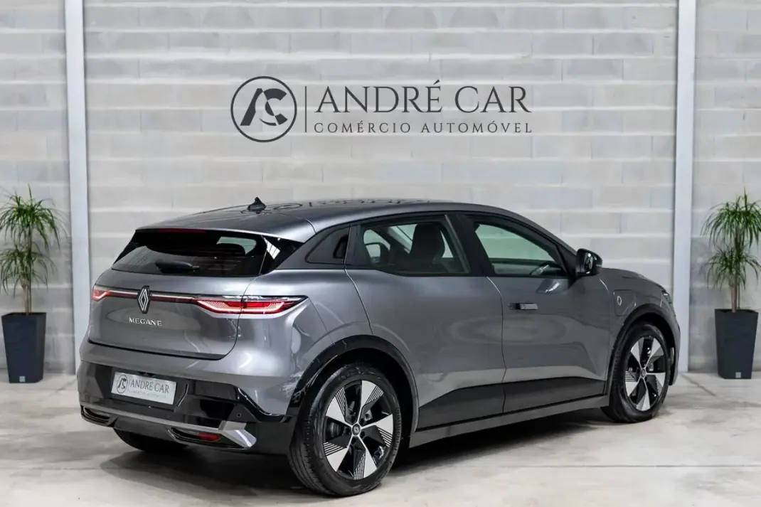 Renault Mégane E-Tech 2022 - 22450 EUR, 48129 km - AUTO.MOTO.pt - 48129km - foto 6 de 38