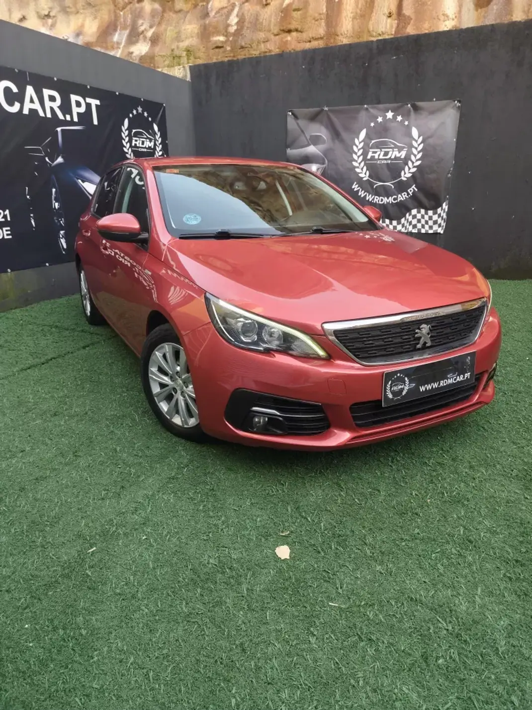 Peugeot 308 2019 - 11990 EUR, 155000 km - AUTO.MOTO.pt - 155000km - foto 1 de 16