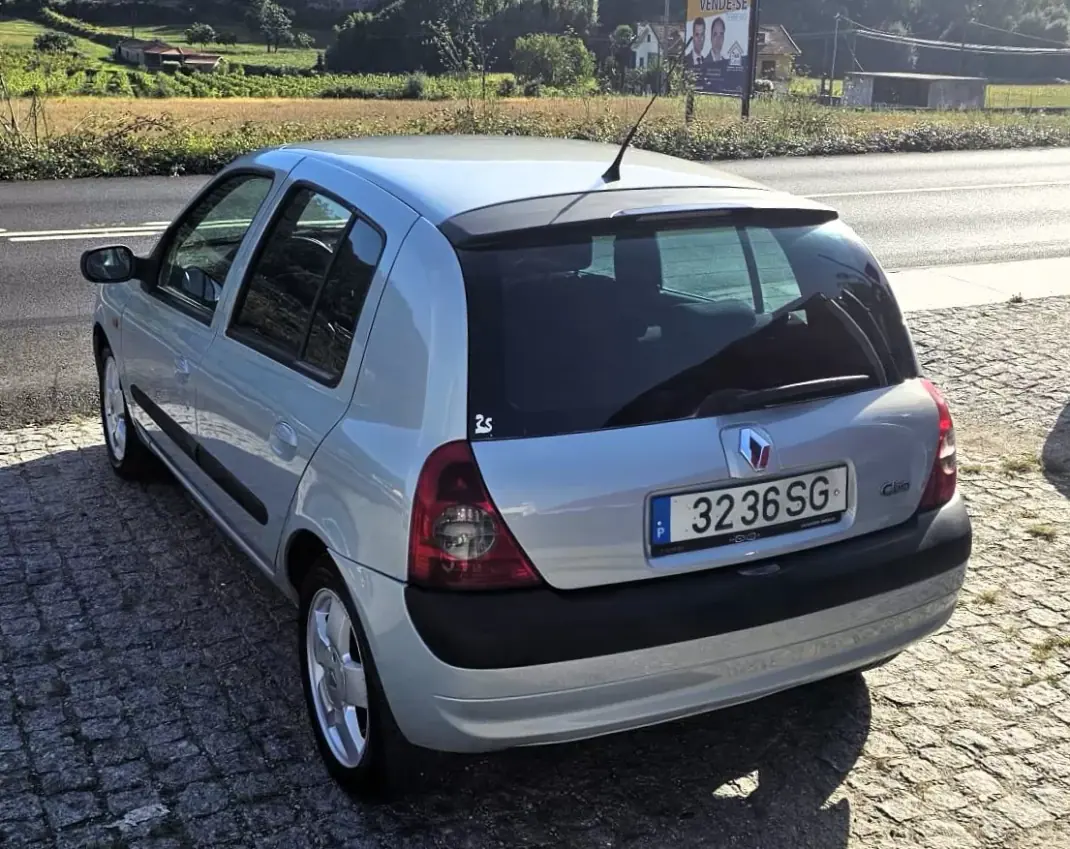 Renault Clio 2001 - 5000 EUR, 197000 km - 197000km - foto 15 de 18