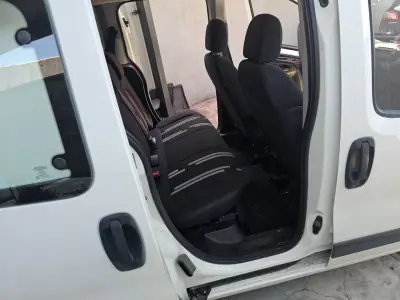 Fiat Fiorino 2011 - 5999 EUR, 189000 km - AUTO.MOTO.pt - 189000km - foto 7 de 8