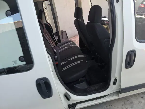 Fiat Fiorino 2011 - 5999 EUR, 189000 km - AUTO.MOTO.pt - 189000km - foto 7 de 8