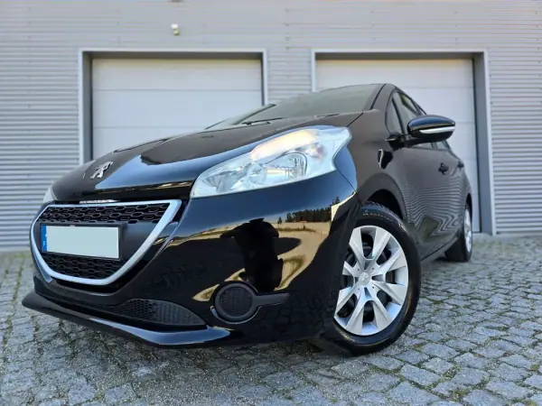 Peugeot 208 2012 - 6990 EUR, 137000 km - AUTO.MOTO.pt - 137000km - foto 2 de 25