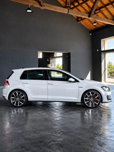 Volkswagen Golf 2015 - 23490 EUR, 96049 km - 96049km - foto 10 de 35