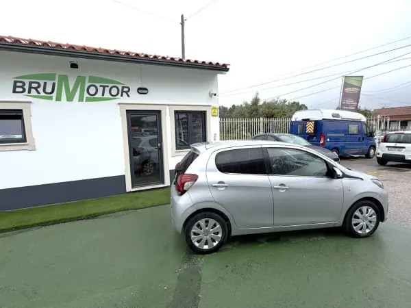 Peugeot 108 2020 - 10800 EUR, 54120 km - AUTO.MOTO.pt - 54120km - foto 5 de 12