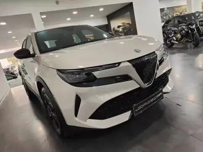 Alfa Romeo Junior 2025 - 27500 EUR, 6000 km - 6000km - foto 15 de 38