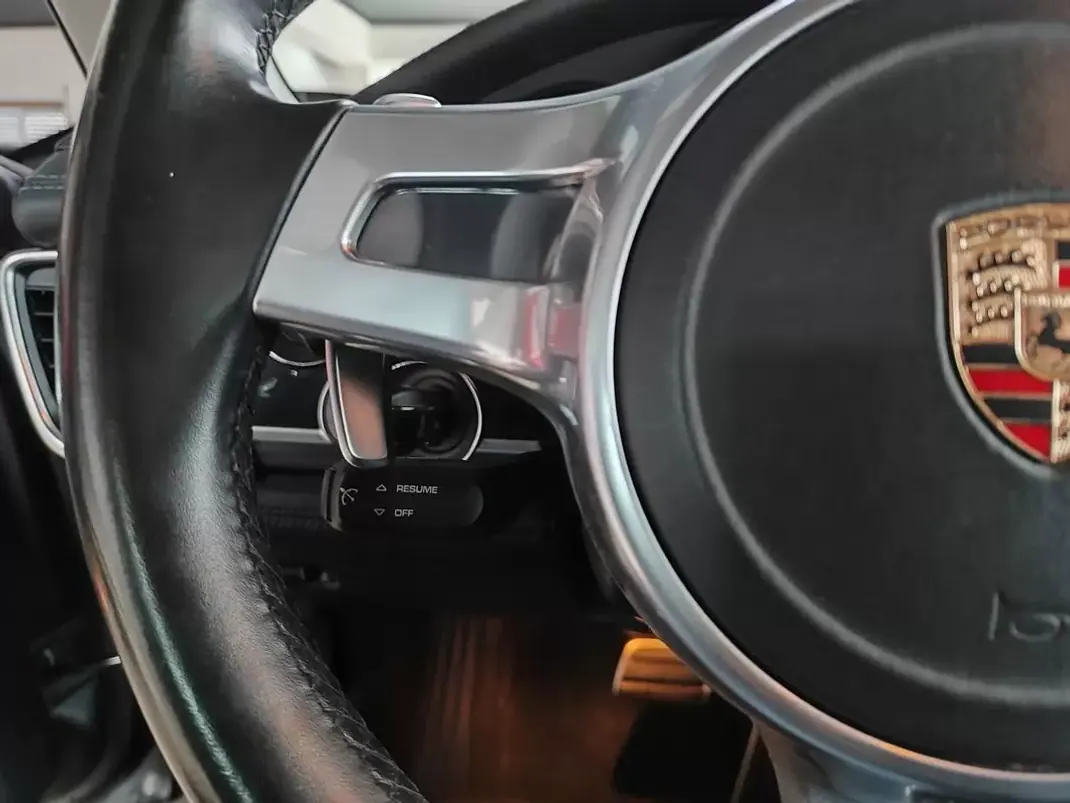 Porsche Panamera 2011 - 39500 EUR, 139500 km - AUTO.MOTO.pt - 139500km - foto 26 de 37