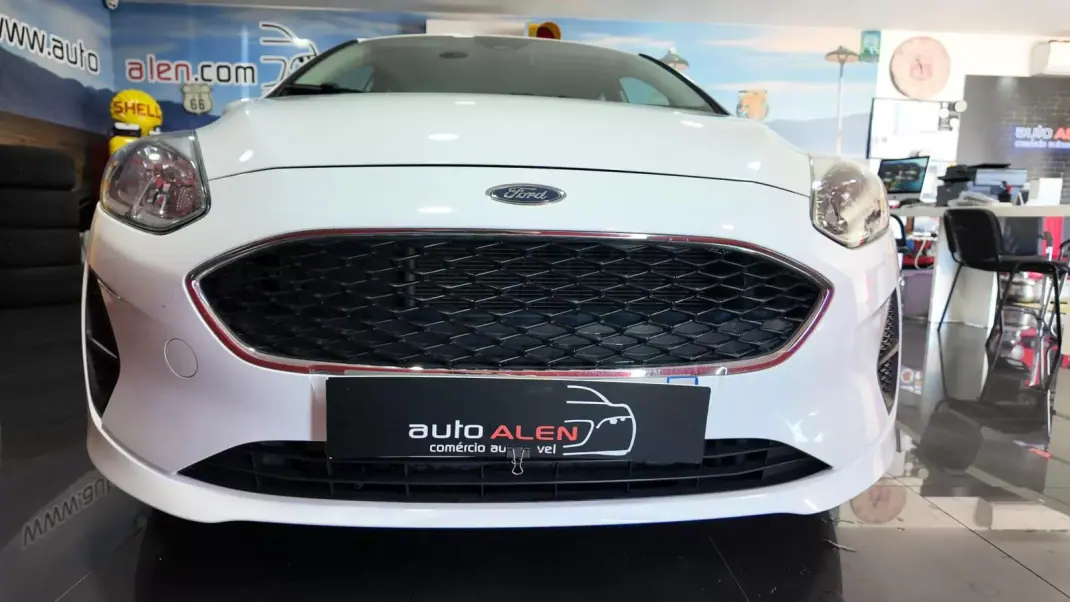 Ford Fiesta 2018 - 13500 EUR, 60152 km - AUTO.MOTO.pt - 60152km - foto 2 de 22