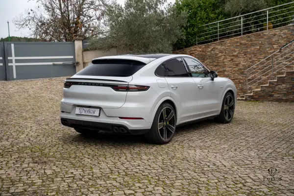 Porsche Cayenne Coupé 2022 - 108888 EUR, 92000 km - AUTO.MOTO.pt - 92000km - foto 32 de 65