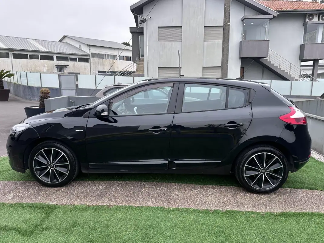 Renault Mégane 2012 - 7900 EUR, 270000 km - AUTO.MOTO.pt - 270000km - foto 14 de 36