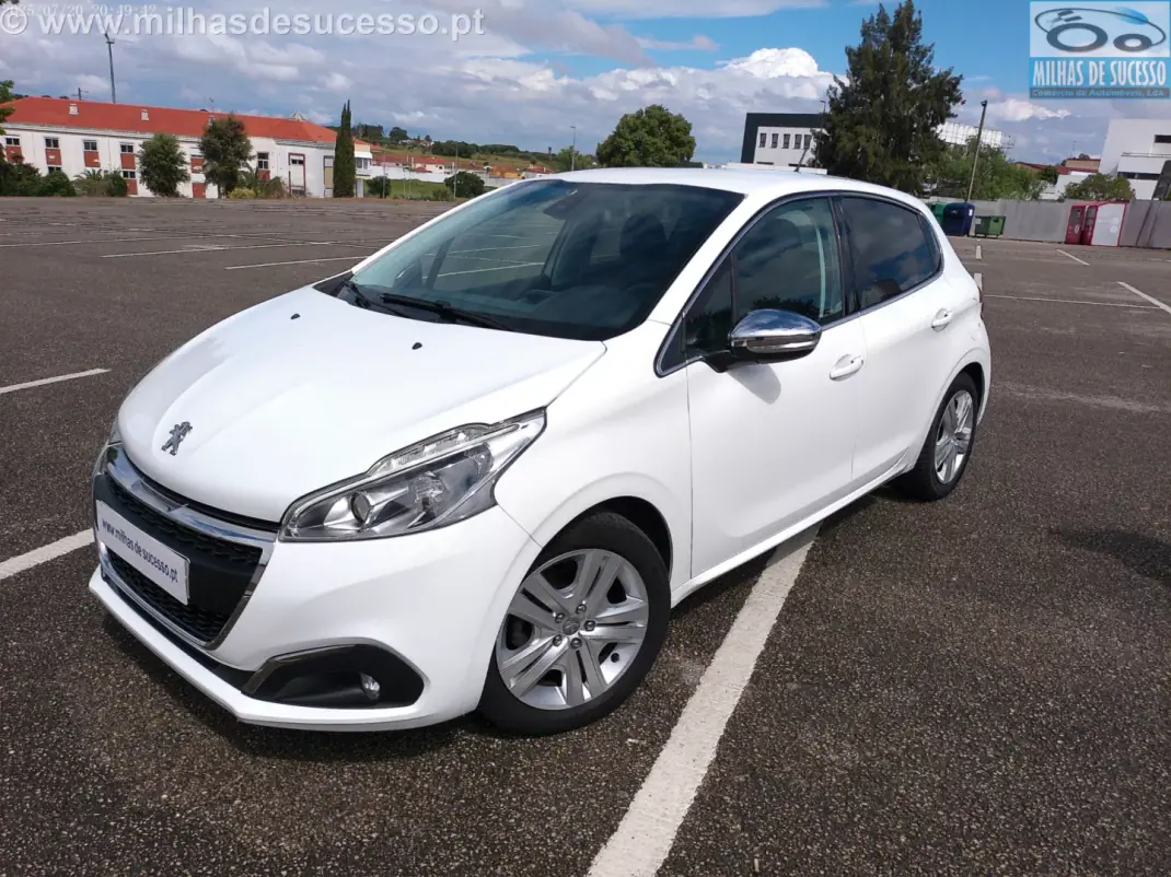 Peugeot 208 2019 - 12250 EUR, 136000 km - AUTO.MOTO.pt - 136000km - foto 21 de 23
