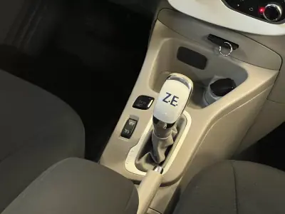 Renault Zoe 2018 - 10990 EUR, 130000 km - AUTO.MOTO.pt - 130000km - foto 17 de 36