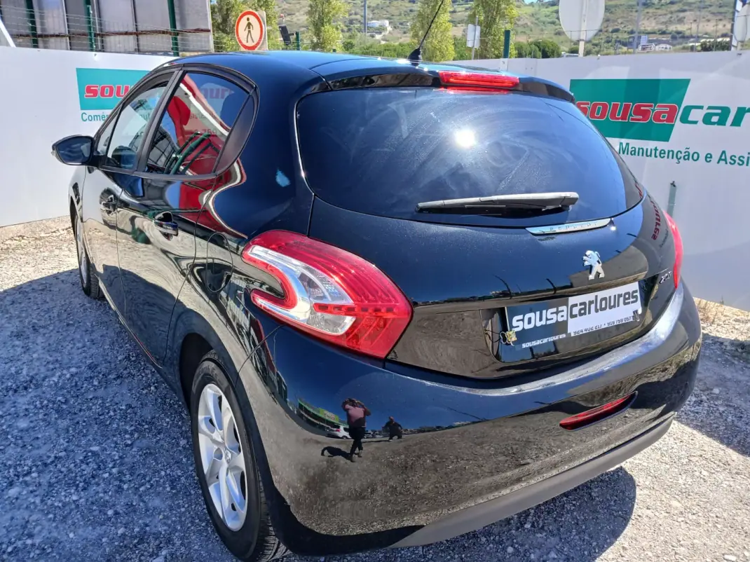 Peugeot 208 2014 - 7750 EUR, 84840 km - 84840km - foto 12 de 25