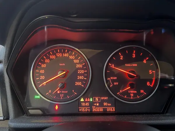 BMW 216 Active Tourer 2015 — foto 2 de 9