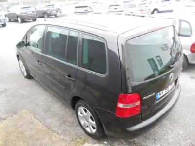 Volkswagen Touran 2003 - 7500 EUR, 303400 km - AUTO.MOTO.pt - 303400km - foto 6 de 11