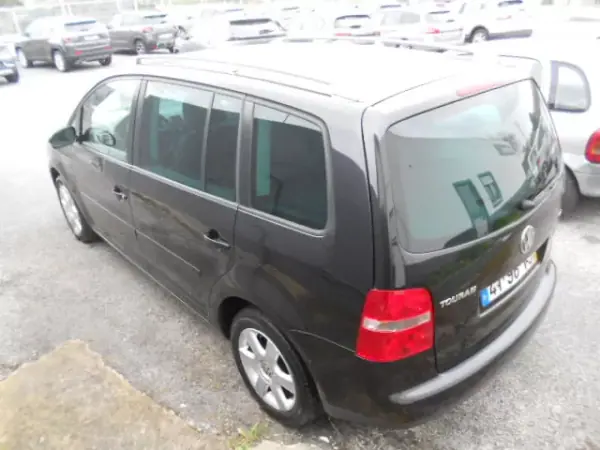 Volkswagen Touran 2003 - 7500 EUR, 303400 km - AUTO.MOTO.pt - 303400km - foto 6 de 11
