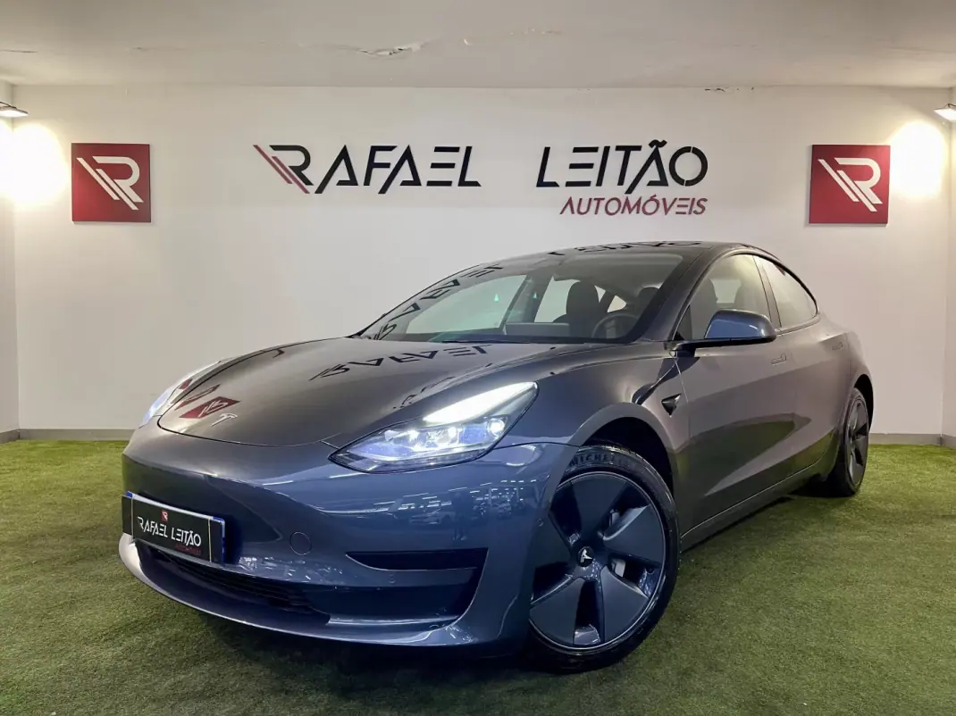 Tesla Model 3 2022 - 29500 EUR, 56000 km - AUTO.MOTO.pt - 56000km - foto 1 de 42