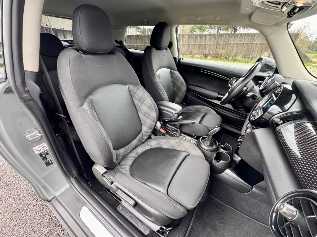 MINI Cooper 2018 - 21990 EUR, 165000 km - AUTO.MOTO.pt - 165000km - foto 27 de 31