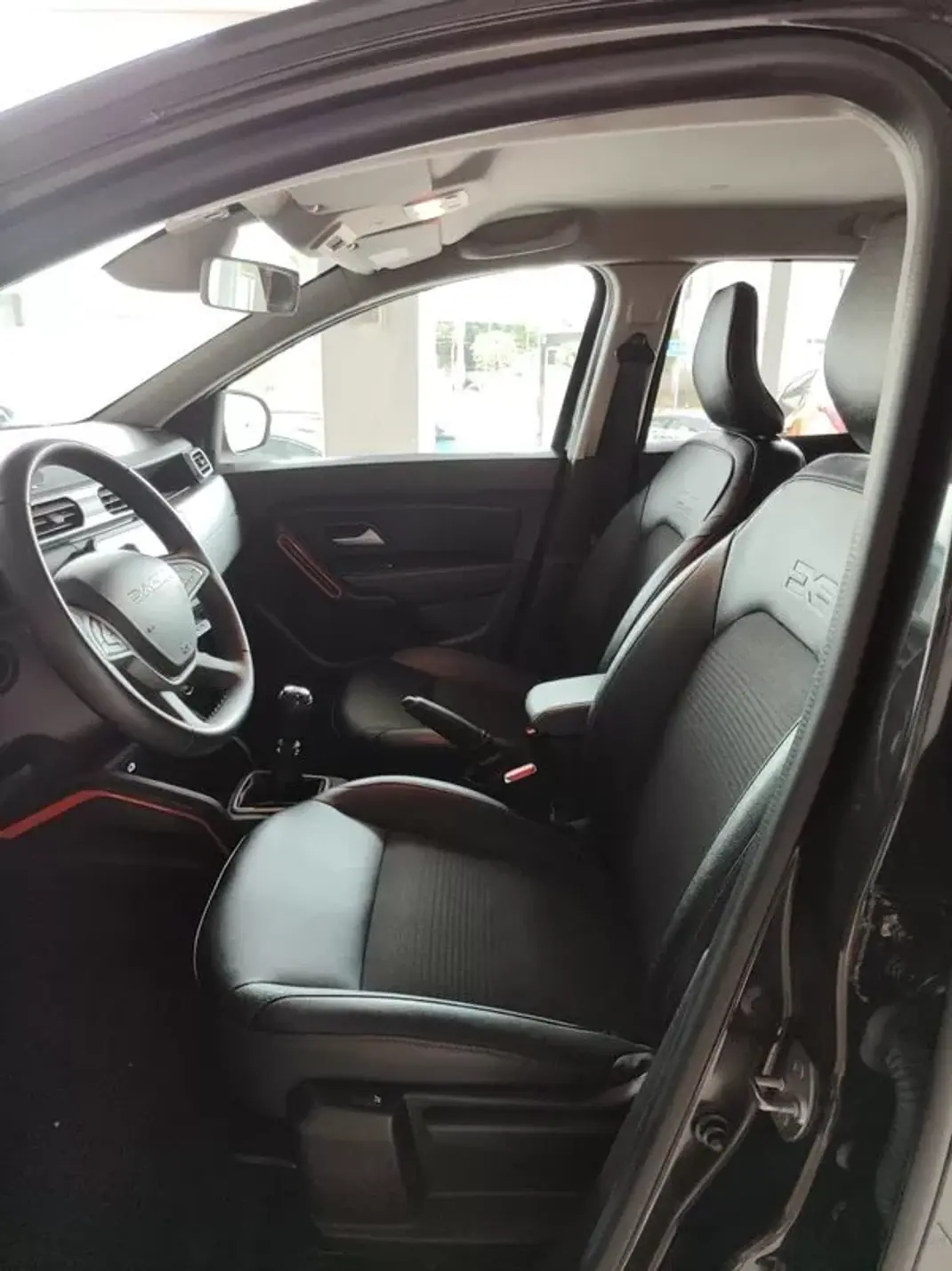 Dacia Duster 2023 - 16750 EUR, 65400 km - AUTO.MOTO.pt - 65400km - foto 13 de 35