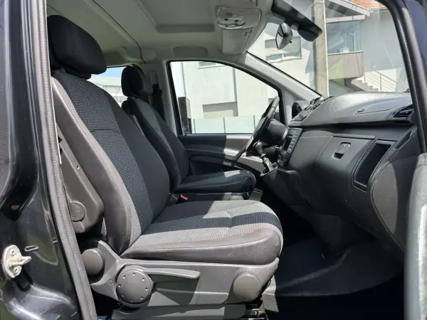 Mercedes-Benz Vito 2011 - 13900 EUR, 220000 km - AUTO.MOTO.pt - 220000km - foto 11 de 20