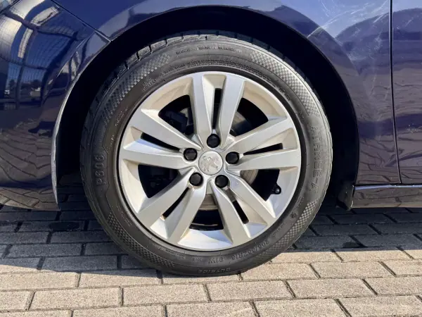 Peugeot 308 SW 2018 - 9990 EUR, 210000 km - AUTO.MOTO.pt - 210000km - foto 7 de 17