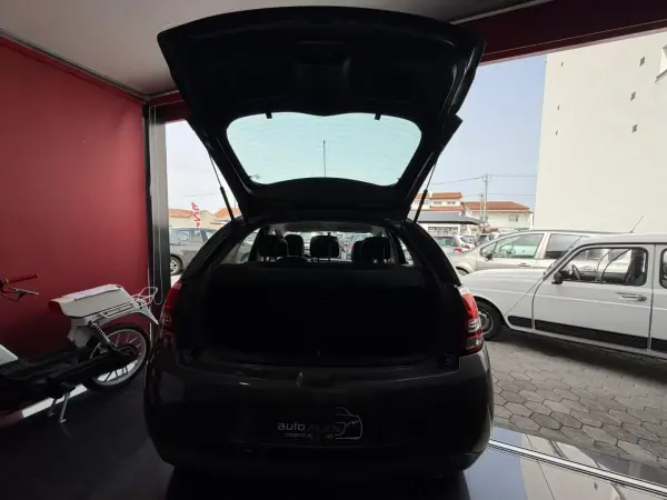 Citroën C3 2015 - 10500 EUR, 127000 km - AUTO.MOTO.pt - 127000km - foto 19 de 20