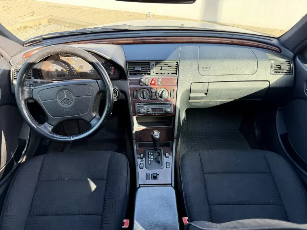 Mercedes-Benz C 250 1998 - 5500 EUR, 295879 km - AUTO.MOTO.pt - 295879km - foto 11 de 15