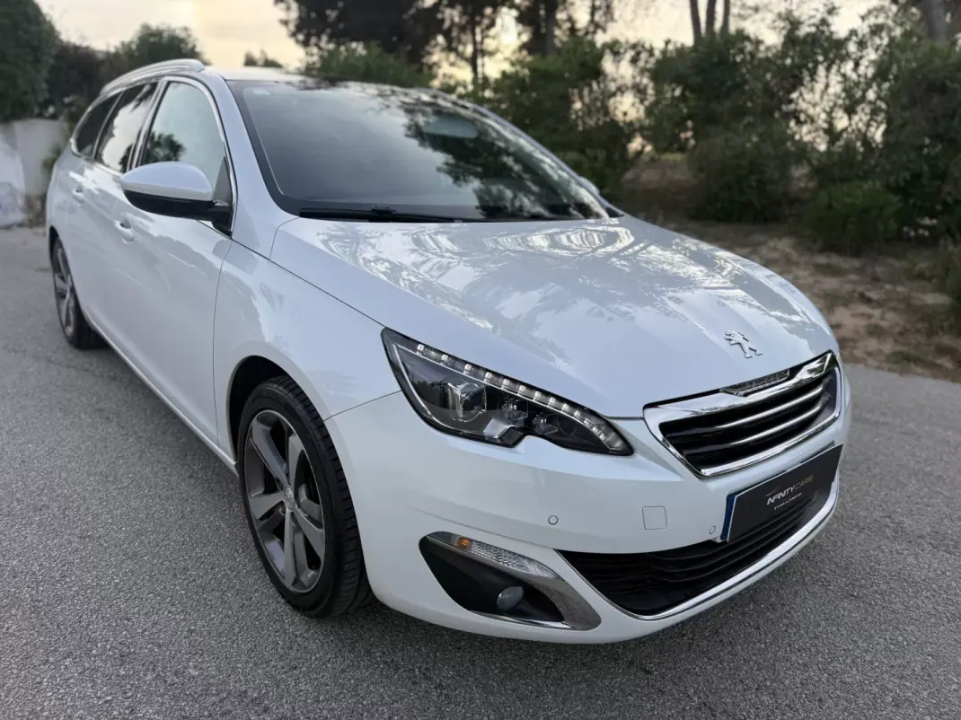 Peugeot 308 SW 2016 - 11699 EUR, 100000 km - AUTO.MOTO.pt - 100000km - foto 3 de 18