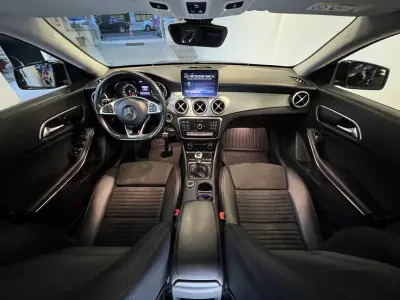 Mercedes-Benz CLA 200 2018 - 20990 EUR, 165000 km - AUTO.MOTO.pt - 165000km - foto 9 de 33