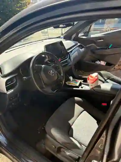 Toyota C-HR 2021 - 22500 EUR, 72600 km - 72600km - foto 5 de 8