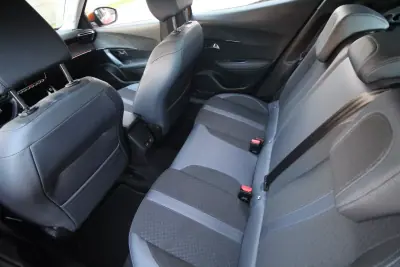 Peugeot e-2008 2020 - 19450 EUR, 54000 km - AUTO.MOTO.pt - 54000km - foto 20 de 41