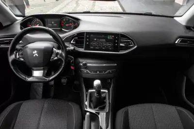 Peugeot 308 SW 2019 - 9750 EUR, 294100 km - AUTO.MOTO.pt - 294100km - foto 30 de 36