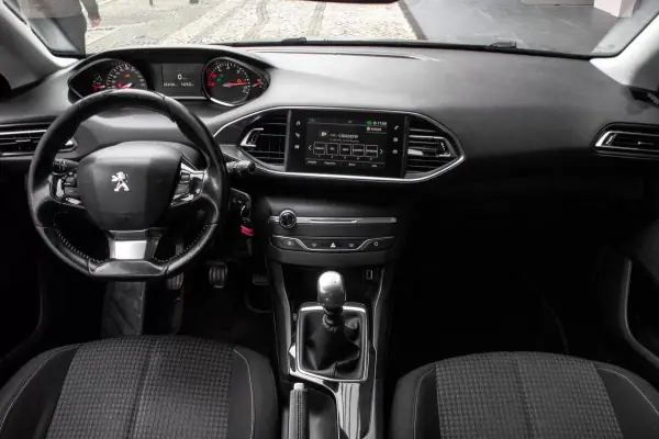 Peugeot 308 SW 2019 - 9750 EUR, 294100 km - AUTO.MOTO.pt - 294100km - foto 30 de 36
