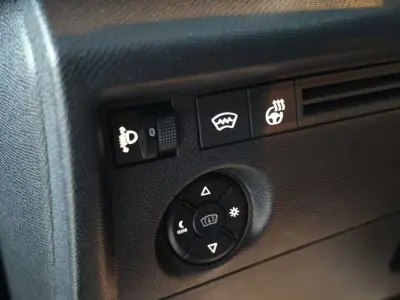 Citroën e-C4 2025 - 24990 EUR, 9485 km - 9485km - foto 12 de 13